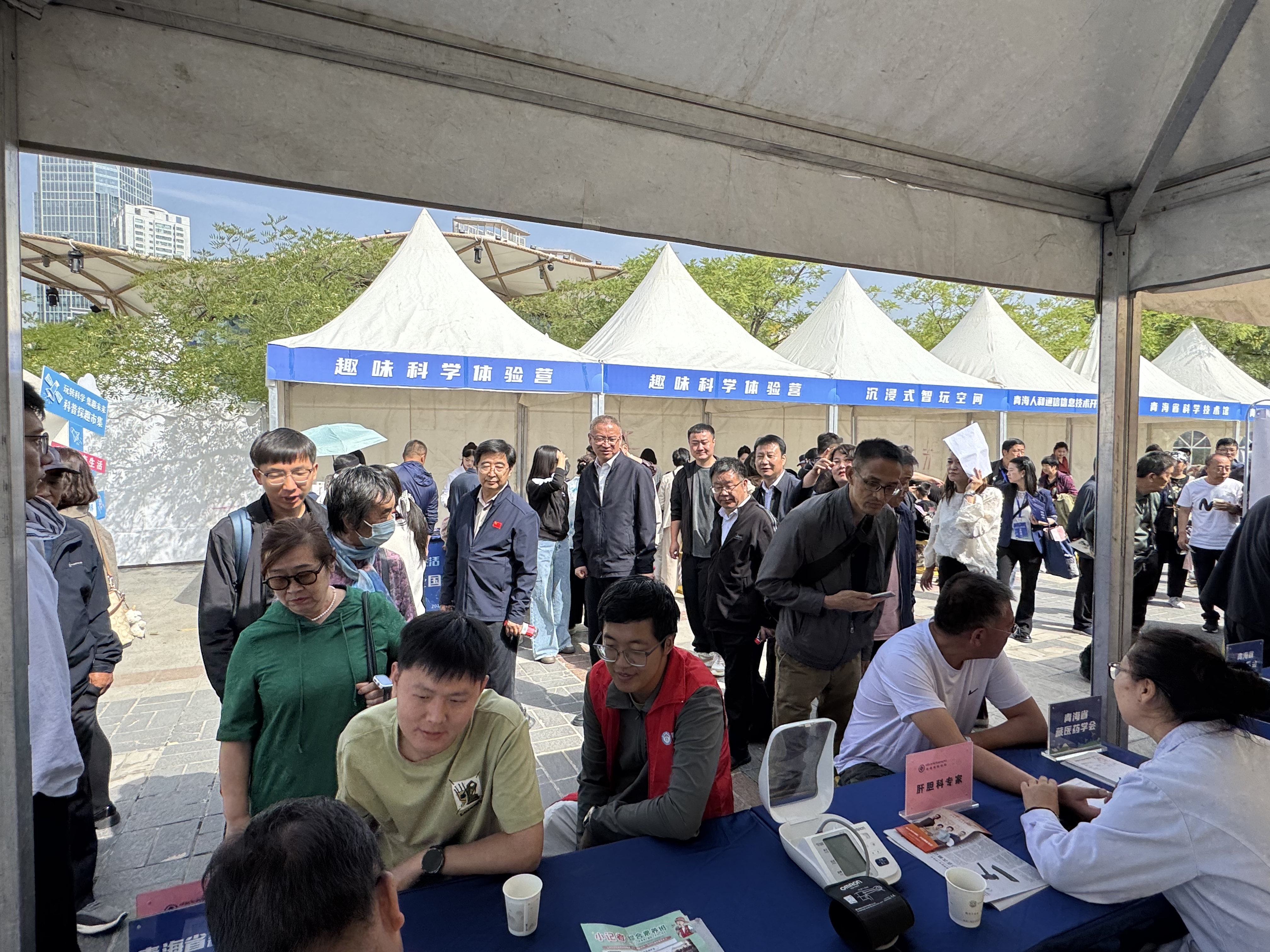 青海省藏医药学会参加青海省首个全国科普月主场活动 传递藏医药健康力量