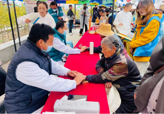 以药为媒传文脉 医旅融合促发展——刚察县成功举办2026年弘扬中（藏）医药文化暨第四届藏医药浴文化体验系列活动